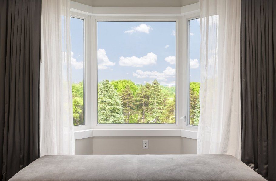 Как выбрать металлопластиковые и мансардные окна: советы экспертов «Благосвит»